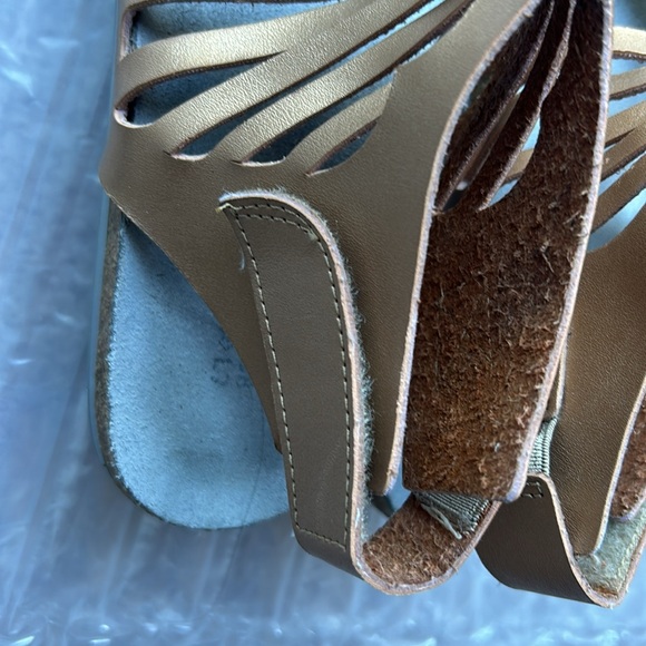 Naot sandals. All leather, back adjustable strapped sandals in silver and gold. - Picture 3 of 7